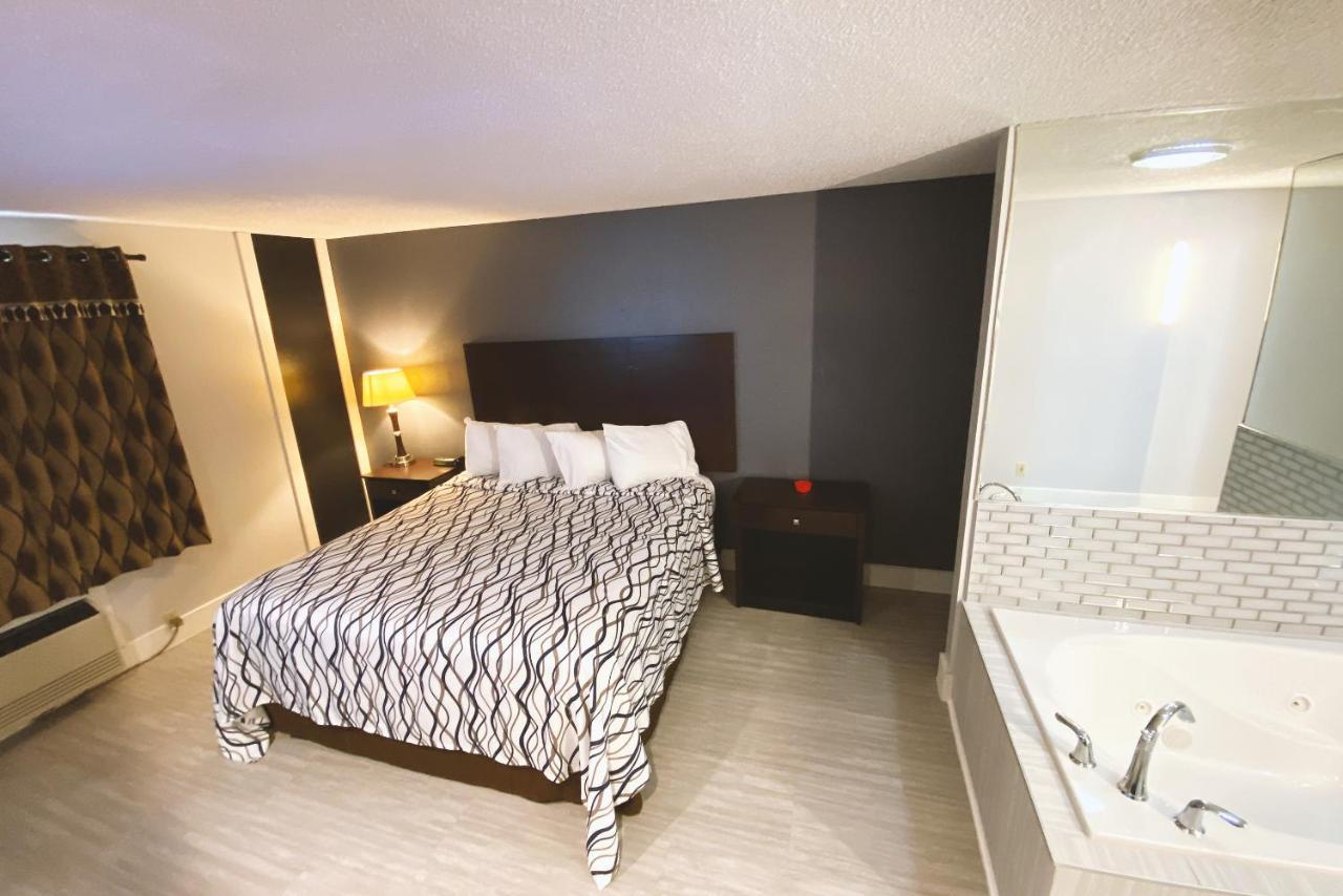 Coratel Inn & Suites By Jasper Hastings Exterior foto